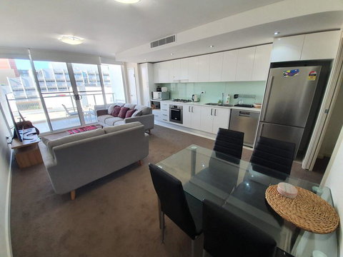 (just Listed) Bolton St 1br 350m Walk To Newcastle Beach +++ Wifi End Eand - Accommodation Ballina 0