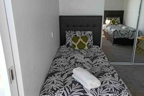 , Elsternwick, Impressive 2bed:carspot:15mins To CBD - Accommodation Ballina 0