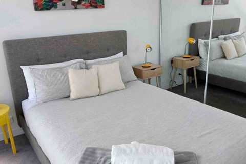 , Elsternwick, Impressive 2bed:carspot:15mins To CBD - Accommodation Ballina 1