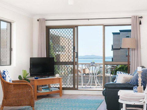 1 'BAHIA', 47 RONALD AVE - GREAT LOCATION WITH FILTERED WATER VIEWS - Accommodation Ballina 3