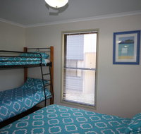 1 Naiad Court - Lowset family home with swimming pool and covered deck. Pet friendly - Accommodation Ballina