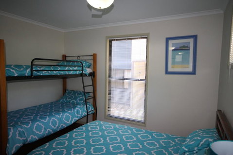 1 Naiad Court - Lowset Family Home With Swimming Pool And Covered Deck. Pet Friendly - Accommodation Ballina 0