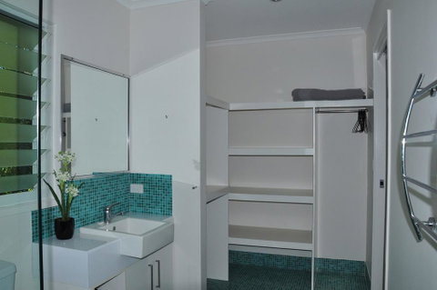 10 Double Island Drive - Modern Family Home, Centrally Located, Swimming Pool & Outdoor Area - Accommodation Ballina 2