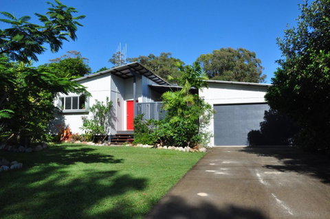 10 Double Island Drive - Modern Family Home, Centrally Located, Swimming Pool & Outdoor Area - Accommodation Ballina 0