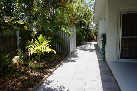 11 Bomburra Court - Rainbow Beach, Comfortable Beach House, Plenty Of Boat Parking - Accommodation Ballina 3