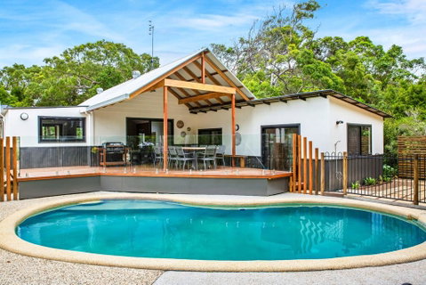 11 Naiad Court - Rainbow Shores, Fantastic Family Retreat, Swimming Pool, 200m To Beach, Free Wi-Fi - Accommodation Ballina 0