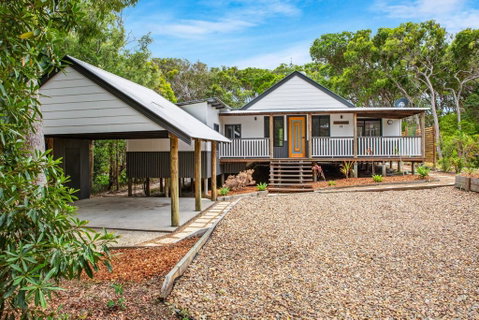 11 Naiad Court - Rainbow Shores, Fantastic Family Retreat, Swimming Pool, 200m To Beach, Free Wi-Fi - Accommodation Ballina 3