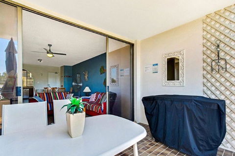 14 'THE DUNES', 38 MARINE DR - LARGE UNIT WITH POOL, TENNIS COURT AND DIRECTLY ACROSS FROM FINGAL - Accommodation Ballina 1