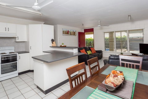 14 Double Island Drive - Rainbow Beach, Large Holiday House With Pool,Pets Welcome, Free Wi-Fi - Accommodation Ballina 2