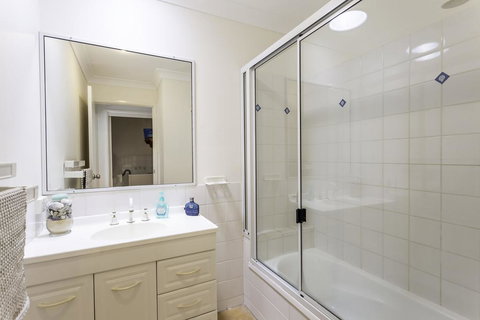 14 Zircon Street - Centrally Located Family Home With Covered Deck, Close To Patrolled Beach & Shops - Accommodation Ballina 2