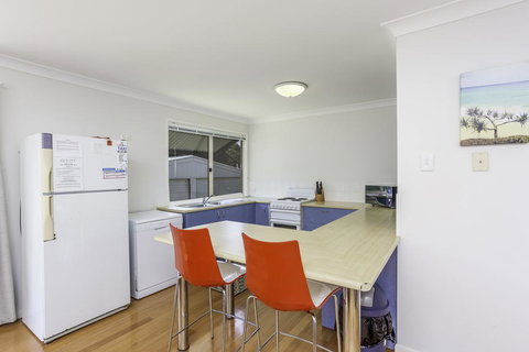 14 Zircon Street - Centrally Located Family Home With Covered Deck, Close To Patrolled Beach & Shops - Accommodation Ballina 1