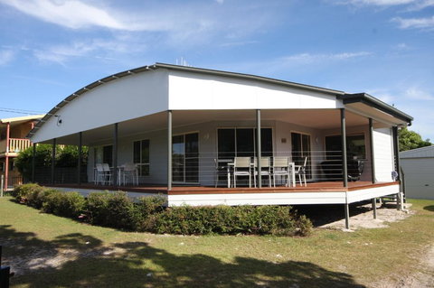 14 Zircon Street - Centrally Located Family Home With Covered Deck, Close To Patrolled Beach & Shops - Accommodation Ballina 0