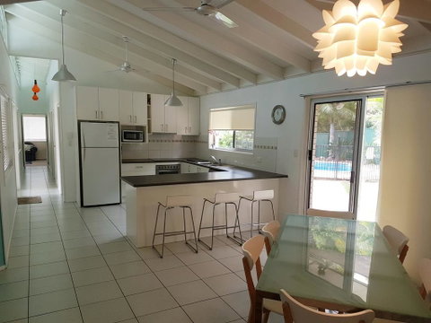 15 Larapinta Court - Family Home With Swimming Pool In A Quiet Street And Central Location Close To CBD - Accommodation Ballina 0