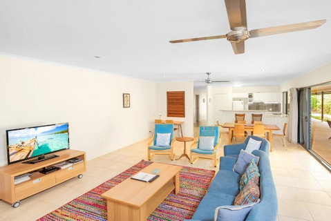 18 Naiad Court - Rainbow Shores, Modern Beach House, Walk To Beach - Accommodation Ballina 2
