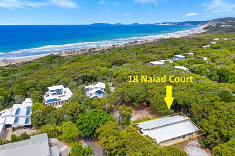 18 Naiad Court - Rainbow Shores, Modern Beach House, Walk To Beach - Accommodation Ballina 3