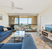 2 Bedroom Top Floor Unit - Ocean Views and Pool - Accommodation Ballina