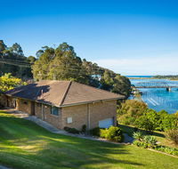 2 Water Crescent - Retro Haven - Accommodation Ballina