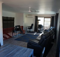 2-29 Rumbalara Avenue - Rainbow Beach Bring your dog or your cat or bring both Free Wi-Fi - Accommodation Ballina
