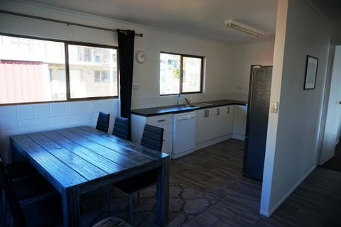 2-29 Rumbalara Avenue - Rainbow Beach, Bring Your Dog Or Your Cat Or Bring Both, Free Wi-Fi - Accommodation Ballina 2