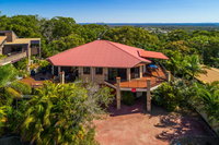 2/80 Cooloola Drive - Comfortable and cosy unit enjoying ocean views and views to Fraser Island