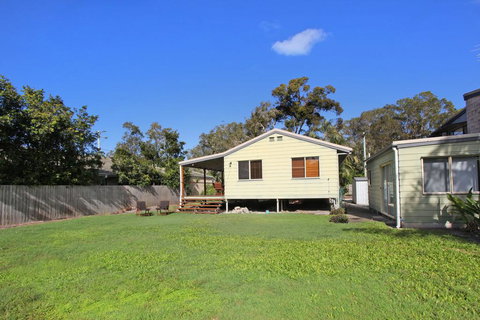24 Sundew Street, Mudjimba - 500 Bond - Pet Friendly, Linen Supplied, WIFI, Air Cond. - Accommodation Ballina 1