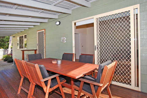 24 Sundew Street, Mudjimba - 500 Bond - Pet Friendly, Linen Supplied, WIFI, Air Cond. - Accommodation Ballina 3