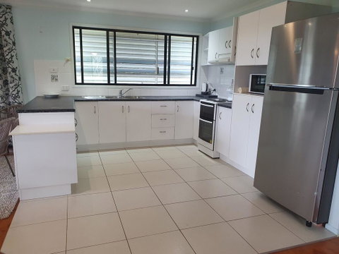 27 Bomburra Court - Rainbow Beach, Spacious, Comfortable, Large Deck, Private - Accommodation Ballina 3