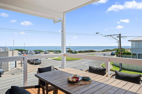 C-Views - Aldinga Beach - C21 SouthCoast Holidays - Accommodation Ballina 0