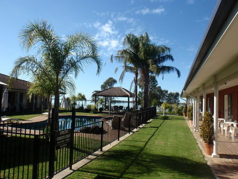 CAPRICORN MOTOR Inn - Accommodation Ballina 0