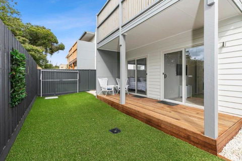 CASA EMEC- PETS WELCOME Luxury, Aircon, Walk To The Shops And Beach! Outdoor Shower And Garage Parking - Accommodation Ballina 1