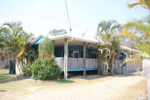 CASTAWAY BEACH HOUSE- NO Parties - NO Pets - Accommodation Ballina 0