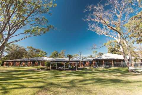 CATALINA Lake-front RETREAT - Accommodation Ballina 1