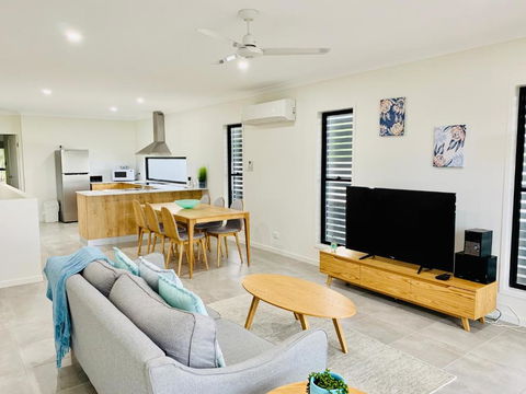DAYDREAMING Airlie Beach, Water Views & Only 200m To Boardwalk. - Accommodation Ballina 0
