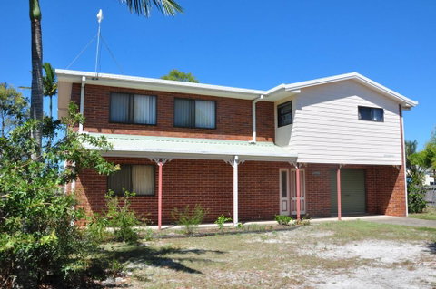 31 Bombala Crescent - Two Storey Home With Covered Outdoor Deck, Fully Fenced Backyard. Pet Friendly - Accommodation Ballina 0