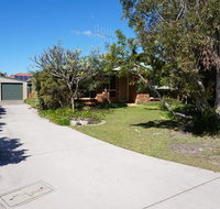 4 Boronia Place - Rainbow Beach Perfect convenient location Fenced yard - Accommodation Ballina