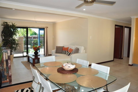 43 Double Island Drive - Two Level Holiday Home With Swimming Pool. Located Close To Beach And CBD - Accommodation Ballina 1