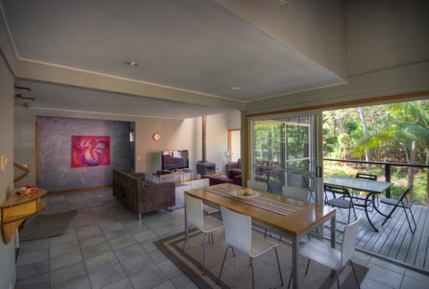 6 Satinwood Drive - Rainbow Shores, Stylish Beach House, Free WiFi - Accommodation Ballina 1
