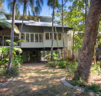 6 Satinwood Drive - Rainbow Shores Stylish Beach House Free WiFi - Accommodation Ballina