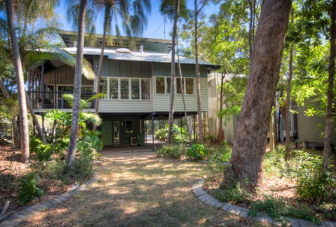 6 Satinwood Drive - Rainbow Shores, Stylish Beach House, Free WiFi - Accommodation Ballina 0