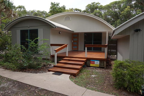 7 Belle Court - Rainbow Shores, Huge Beach House, Ducted Air Con, Pets Welcome - Accommodation Ballina 0
