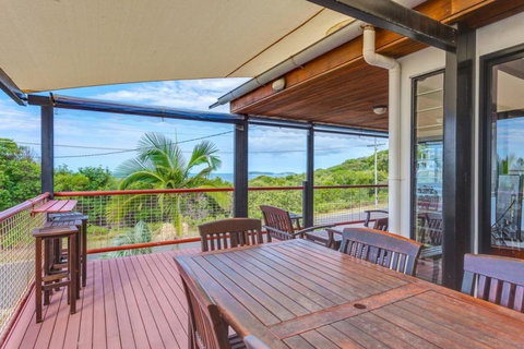 90 Cooloola Drive - Rainbow Beach, Luxury Beach House, Ocean Views - Accommodation Ballina 2