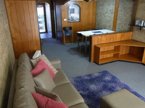 A Furnished Townhouse In Goulburn - Accommodation Ballina 2