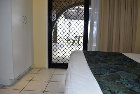 ABSOLUTE BEACH FRONT MACKAY - Comfort Resort Blue Pacific - Accommodation Ballina 2