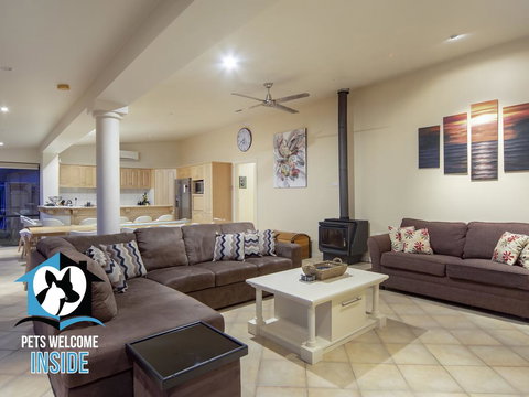 Absolute Water Frontage W/ Jetty + Boat Ramp - Accommodation Ballina 1