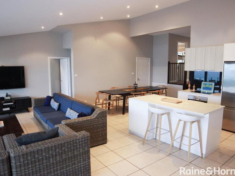 Absolutely Avoca - 114a Avoca Drive, Avoca Beach - Accommodation Ballina 3