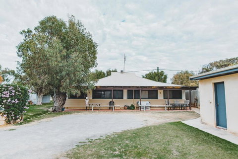 Dongara Hotel Motel - Accommodation Ballina 1