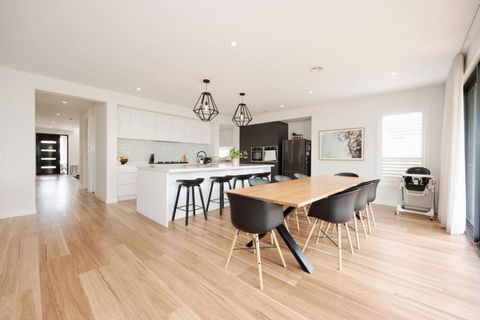 EDEN Spacious Torquay Family Escape - Accommodation Ballina 0