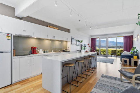 Eastern Shore Escape - Panoramic Modern Comforts - Accommodation Ballina 1