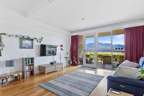 Eastern Shore Escape - Panoramic Modern Comforts - Accommodation Ballina 0