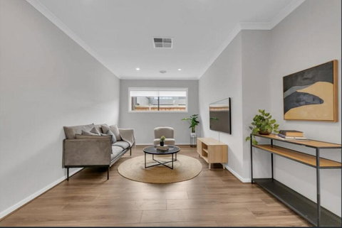 Entire HouseShort Long Term Stay In Lara - Accommodation Ballina 4